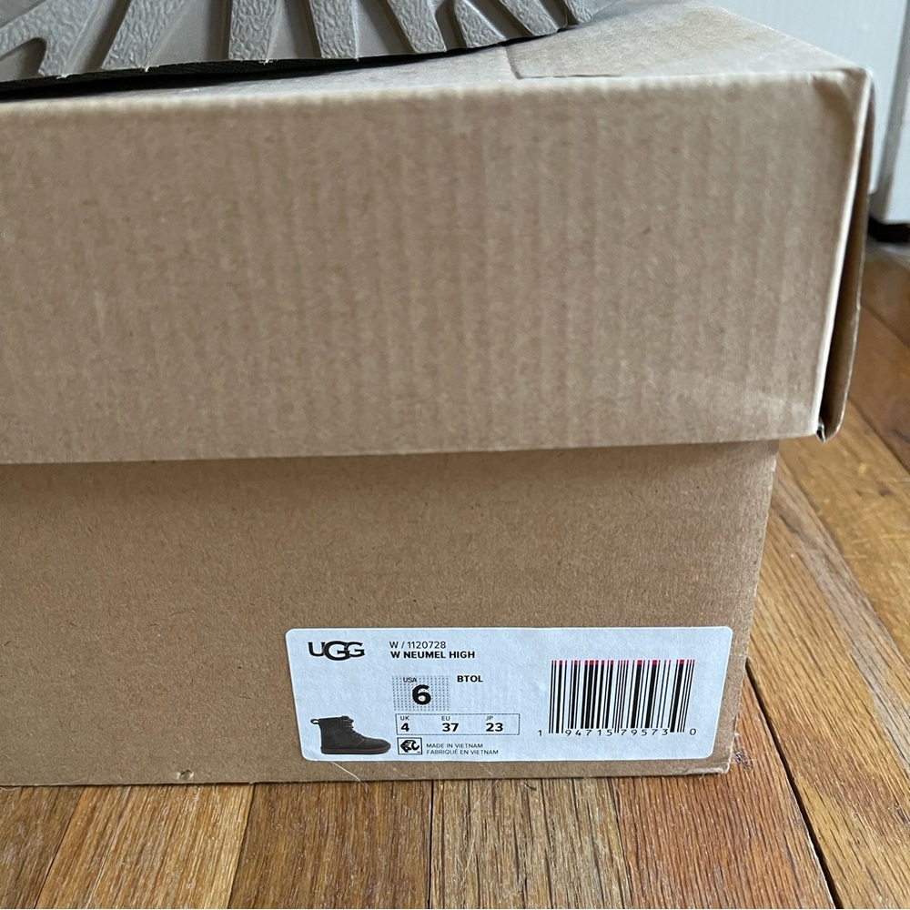 Ugg Neumel High Boot - Olive Green - Picture 15 of 16